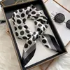 Bufanda Cuadrada Colorida de Seda de Alta Gama de Hangzhou Estilo Retro para Mujer Bufanda Fina de Cuatro Estaciones Pañuelo para la Cabeza Pañuelo de Cuello Seda de Imitación