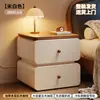 Mesita de noche negra, estilo vintage, madera maciza, nuevo modelo 2026, para uso doméstico, dormitorio, lujo ligero, diseño de alta gama, pequeño armario de almacenamiento para mesita de noche