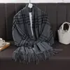Bufanda Clásica de Cuadros Bloques de Color con Borlas Estilo Coreano para Mujer, Moda Otoño e Invierno, Versátil, Cálida y Engrosada, Bufanda para Estudiantes Transfronteriza