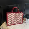 Bolsa Tote Festiva Vermelha para Mulheres 2026 Novo Modelo Cerimônia de Casamento Bolsa para Madrinha Moda de Nicho Bolsa de Ombro Festiva para Noiva