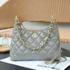 Bolso de axila de piel de vaca encerada con cadena de diamantes estilo Chanel Bolso de hombro cruzado tipo tote de diseño de nicho de alta gama Bolso para mujer