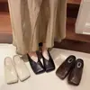 Estilo Britânico Novo Estilo Baotou Meia-sapatilha Feminina 2025 Plano Pequeno Sapatos de Couro Bico Quadrado Retro Camada Única Sapatos Elegante Marrom Primavera