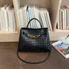 Bolsa Tote Horizontal Tecida à Mão Transfronteiriça Bolsa Transversal Feminina Versátil Design de Laço Fivela de Corda Grande Capacidade Bolsa de Ombro Único