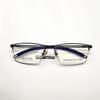 Venta al por mayor 88018, gafas de media montura informales de negocios para hombre, montura ultraligera de titanio semi, acero plástico, patillas súper elásticas y resistentes.
