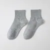 Meias Femininas, Respiráveis, Absorventes de Suor, Meias Esportivas, Em Estoque, Antibacterianas Profissionais, Antiodor, Antipelos, Meias Casuais, Meias de Cano Médio para Mulheres