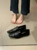 26 Otoño Nuevo Retro Punta Cuadrada Boca Profunda Adelgazantes Zapatos de Salón Mujer Moda Versátil Slip-on Plano Bidireccional Zapatos Mula