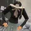 Estilo Deseo Puro Dulce Leopardo Hombro Hombro Camiseta de Manga Larga para Mujer Otoño 2025 Nuevo Ajuste Delgado Único Chic Hermoso Top