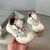 Sapatos de Menina Dad Shoes 2026 Novo Outono Sapatos Esportivos Casuais Infantis Leves para Corrida Malha Respirável para Meninas