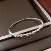 Pulsera de Acero Inoxidable con Circonita Transfronteriza Europea y Americana, Diseño Versátil, Pulsera Retro, Lujo Ligero, Nicho, Joyería de Mano Simple y de Moda
