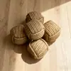 Accesorios para el Hogar de Cuerda de Cáñamo Personalizados Set de Suministros para Mascotas Anti-Arañazos de Gato Venta al por Mayor Bola de Cuerda de Cáñamo Natural Inofensiva Juguete para Gato