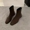 Botas de Tornozelo Francesas de Camurça com Salto Grosso para Mulheres, Novas Botas Martin Populares Outono/Inverno 2026, Botas Curtas Slim com Forro de Lã