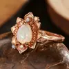 Anillo de Flor de Girasol Cao Shi para Mujer, Anillo con Microincrustaciones de Ópalo Imitación Gota de Agua, Elegante Anillo Individual Estilo Pastoral Red Book