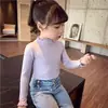 Camiseta de manga larga de color liso con encaje para niña, nueva y moderna, para primavera y otoño, fina, en liquidación, de algodón para otoño e invierno.