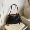 Bolso de Hombro Tejido Hecho a Mano Puro Coreano Personalizado para Mujer 2026 Nuevo Versátil de Mano con Letras Bolso