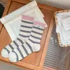 25 Nuevos Calcetines de Media Caña para Mujer de Otoño e Invierno Calcetines Coloridos de Canalé a Rayas para Mujer Japoneses Modernos Casuales Sencillos de Algodón