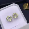 Venda Quente Transfronteiriça Venda Direta do Fabricante Fornecimento ao Vivo Brincos de Peridoto Natural Prata 925 Galvanoplastia Tamanho da Pedra Principal 3mm