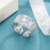 Anillo Hueco Texturizado de Estilo Minimalista Nuevo con un Toque de Lujo, Diseño de Nicho Versátil, Anillo para Dedo Índice, Diseño Abierto de Lujo Ligero