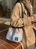 Bolso Cruzado con Cierre de Cordón de Bloqueo de Color Funcional, Bolso Tipo Cubo, Bolso de Hombro Versátil a la Moda para Acampar, Mochila Portátil Estilo Montaña