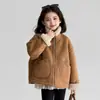 Tutu Elefantinho Meninas 2026 Outono/Inverno Nova Roupa Infantil Jaqueta Integrada de Couro e Pelo, Top Engrossado e Quente Estilo Coreano
