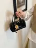 Bolsa Concha Patchwork Estampa de Leopardo Simples Feminina 2026 Verão Nova Bolsa de Mão Textura de Alto Grau Ombro Único Transversal Bolsa Quadrada Pequena