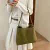 Bolso de cubo tejido retro transfronterizo, bolso de mano de estilo coreano moderno y de moda, simple y versátil para el trabajo y el uso casual, bolso de hombro al por mayor