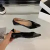 Primeiro Encontro Sapatos de Bico Fino Ji Wanwan 2026 Novo Design Francês Sapatos Rasos Elegantes para Mulheres Patchwork Delicado Versátil