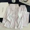 Pijama a rayas de color block simple estilo coreano para mujer, nuevo de verano 2026, holgado, casual, de manga larga y pantalón largo, conjunto de dos piezas para casa