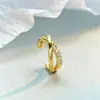 Exquisito Clip para Oreja Pequeño de Plata de Ley S925 con Forma de Cruz C para Mujer, Lujo Ligero, Circonita, Pendiente Simple para el Día a Día Sin Perforación