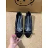 Sapatos femininos para aumentar a altura, estilo ballet doce e charmoso, preto, 2026, para mulheres baixinhas, com um laço delicado, design de bico fino, coleção de outono, cor nude