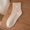 Meias de cano médio com bolinhas para mulheres, outono e inverno, cores quentes, estilo cartoon fofo, meias curtas de algodão versáteis estilo universitário japonês