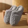 Pantuflas de algodón para hombres y mujeres, adecuadas para usar en interiores y exteriores en otoño e invierno, con una suela gruesa y antideslizante, una sensación afelpada, cálida y cómoda, y diseñadas para parejas