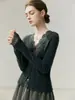Nuevo Estilo Otoño/Invierno 2026 Cárdigan Delgado de Cachemir con Escote en V y Ribete de Encaje para Mujer, Suelto, Adelgazante, Versátil Suéter de Punto