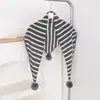 Diseño de Nicho Coreano Chal Triangular 100% Lana para Mujer, Abrigo de Punto Cálido para Otoño e Invierno con Adorno de Bolas y Calentador de Cuello