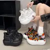 Zapatillas de plataforma modernas y únicas, zapatos casuales blancos para mujer, nueva colección primavera/otoño 2026, mocasines de suela gruesa para mujer