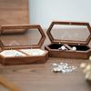 Caja de madera maciza para guardar anillos de joyería, caja de embalaje para joyería, caja de exhibición de anillos de boda de color nogal, de alta gama.