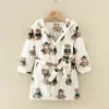 Roupão de flanela estampado infantil para meninos e meninas com capuz, roupa de casa, pijama infantil de outono e inverno, toalha de banho quente, vestuário infantil