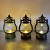 Linterna Pequeña Retro LED Navidad Halloween Lámpara de Aceite Simulada Portátil Linterna de Viento de Plástico Adorno Decorativo Pie para Colgar