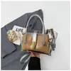 Conjunto de Bolsas de Mão Versátil da Nova Moda Feminina Verão 2026, Simples e Estiloso com Toque de Luxo, Bolsa Transparente Transversal de Palha Tendência