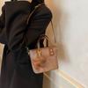 Bolso de Mujer Transfronterizo Retro Nicho de Mano Tipo Cubo Bolso de Hombro de Moda Contrastante para Mujer 2025 Otoño Crossbody de Alta Gama