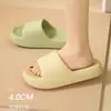 Zapatillas caseras de nuevo estilo para mujer, antideslizantes, adecuadas para parejas en el baño, de suela gruesa, para vacaciones de hotel y ocio, sandalias de EVA para hombre, al por mayor