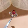 Anel aberto oval em zircônia cúbica estilo palácio retrô, um design luxuoso e de alta qualidade para o dedo indicador, uma joia única e elegante, disponível para atacado