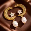 Brincos Estrela e Lua Vintage Estilo Francês Cravejados com Diamantes, Pingentes de Pérola para Orelha, Nicho de Luxo Leve, Textura Complexa, Sensação de Alto Padrão, Brincos Vintage Femininos