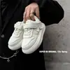 Tênis de Board para Meninas 2026 Primavera/Outono Novos Tênis Brancos Leves de Solado Grosso para Meninos Sapatos Casuais Esportivos para Crianças Sapatos para Crianças de Meia-Idade e Mais Velhas