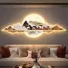 Pintura Decorativa de Parede de Fundo de Sofá para Sala de Estar com Pintura de Luz LED Cruzada Pintura Decorativa Simples Moderna de Alto Padrão Suporte Pintura Suspensa de Luxo Leve Montanha Dourada