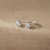 Pendientes de Tachuela Mini de Plata Pura 999 con Circonita de Cuatro Garras para Mujer, Joyería Sencilla, Compacta y Exquisita para el Cartílago E0410
