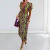 Novidades de Moda Feminina Europeia e Americana para o Verão de 2026: Vestido Estiloso e Elegante de Gola V com Mangas Curtas, Caimento Justo e Estampa Color-Block