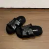 Pantuflas peludas de suela gruesa estilo francés para mujer, nuevo modelo otoño e invierno 2026, pantuflas de algodón de felpa de alta gama, modernas, para el hogar y exteriores