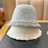 Nuevo Gorro de Lana Tejido Cálido Retro para Mujer, Encaje Delicado, Dulce, Moderno y Versátil, Sombrero de Cubo Pequeño que Resalta el Rostro