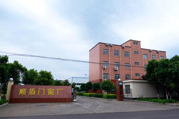 顺盾门窗厂