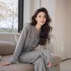 Un conjunto completo de ropa de principios de invierno, abrigo gris, temperamento de socialité, estilo de dos piezas de alta gama, estilo pequeño fragante, traje con sensación de hija de familia rica
